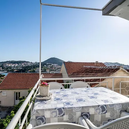 & Alan Πανσιόν Ντουμπρόβνικ